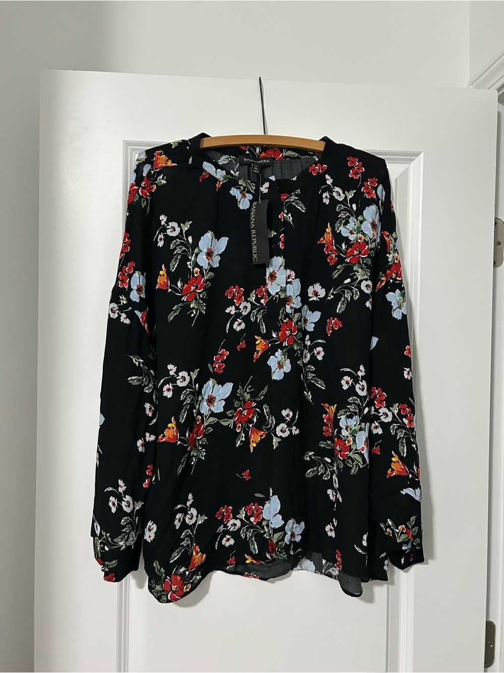 NWT Banana Republic Black Floral Long-Sleeve Blouse Size XL